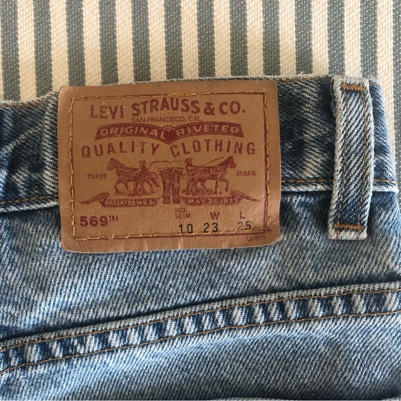 Vintage Cropped High-waisted Levi’s 569 Jeans (Discontinued fit) - Picture 4 of 6